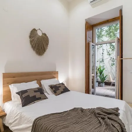 Casa Boma - Design With Private Vegetal Terrace - Lapa Vii * ליסבון