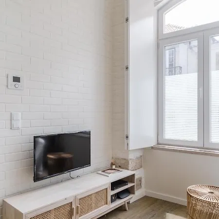 아파트 Casa Boma - Design With Private Vegetal Terrace - Lapa Vii 리스본