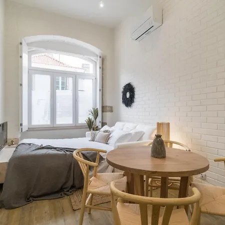 Апартаменти Casa Boma - Design With Private Vegetal Terrace - Lapa Vii Лісабон